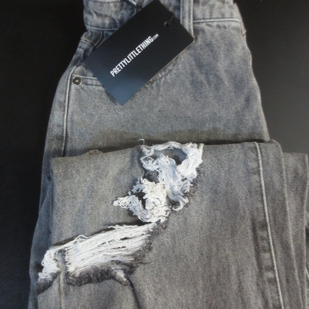 PRETTY LITTLE THING WASHED GREY EXTREME DISTRESS LOOSE LADIES JEAN - SIZE 6
